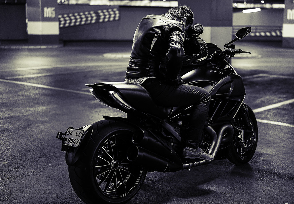 Ducati Diavel ile Dans